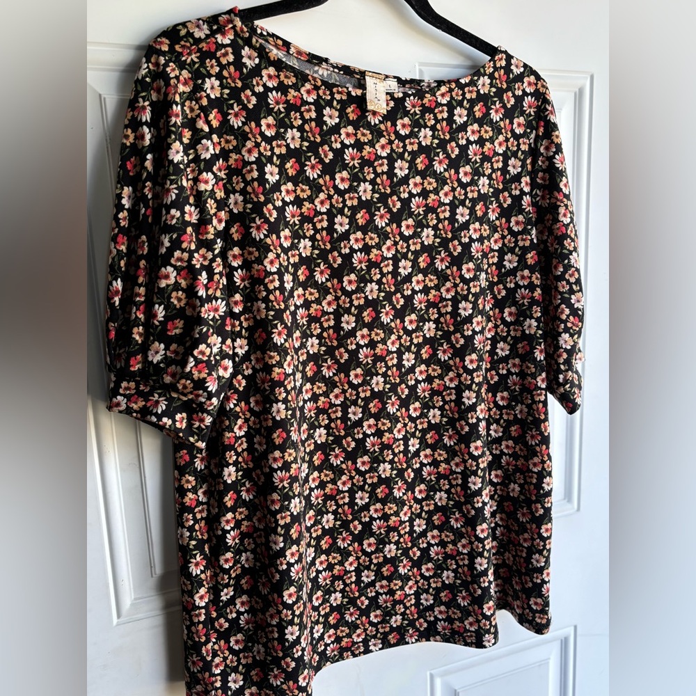Misia Black Floral Patterned Garment